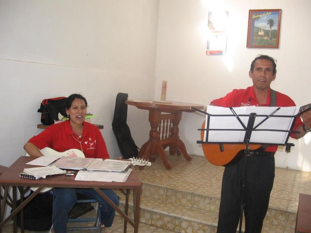  IVON Y GERMANINY CANTANDO TOCANDO Y ORANDO