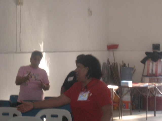 FRANCISCA DANDO LA BIENVENIDA 