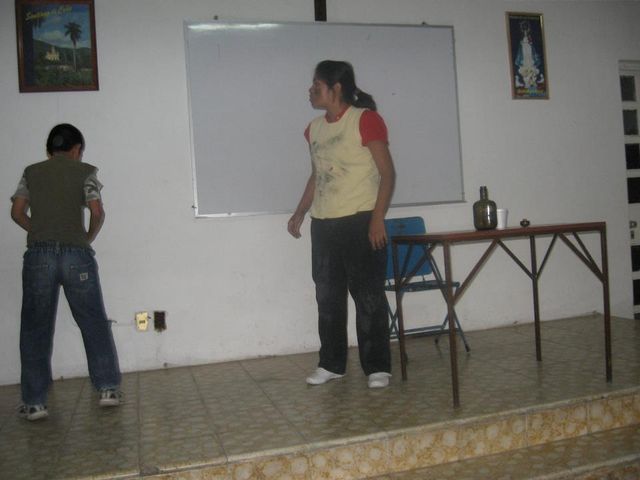 ESMERALDA Y SU HERMANO EN DINAMICA DE DOS MONEDAS